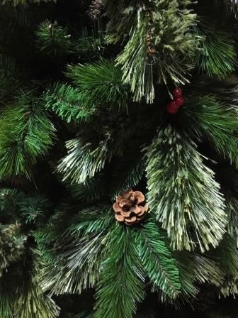 Ялина Dewberry 2,30 м зелена з декоративними шишками та ягодами