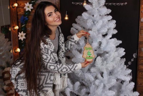 Новорічна біла штучна ялинка з плівки ПВХ ЛІСОВА 220 см