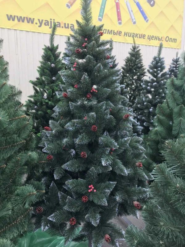 Искусственная ель РОЖДЕСТВЕНСКАЯ с белыми кончиками, шишками и калиной красной 250 см