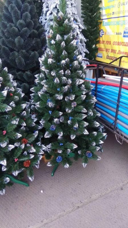 Ялинка штучна РІЗДВЯНА з білими кінчиками, шишками та калиною синій 250 см