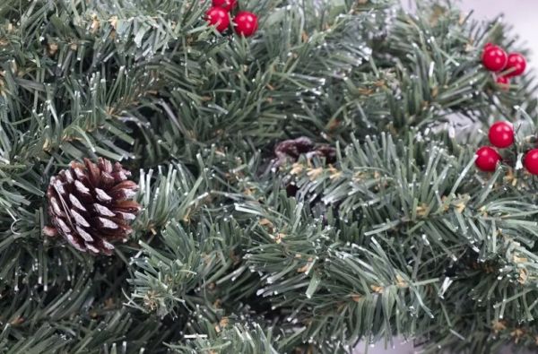 Гірлянда 180 см. декоративна Creston Frosted зелена із шишками та ягодами.